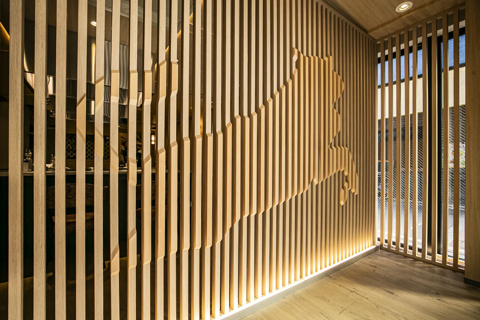 A wooden lattice screen reaching to the ceiling